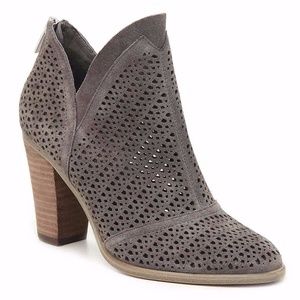 VINCE CAMUTO - Booties